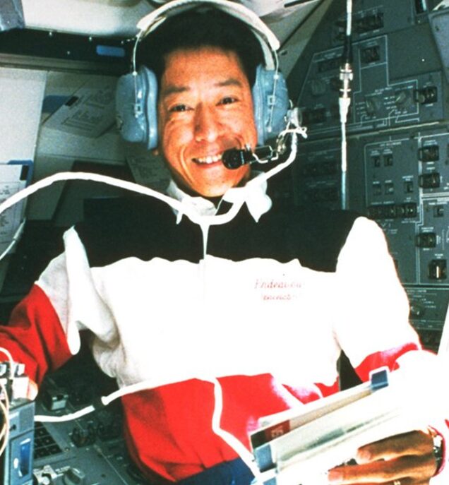 日本人宇宙飛行士の毛利衛さんが宇宙へ出発