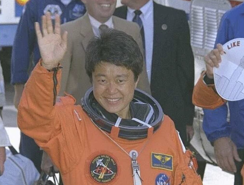 日本人初の女性宇宙飛行士、向井千秋さんが宇宙へ